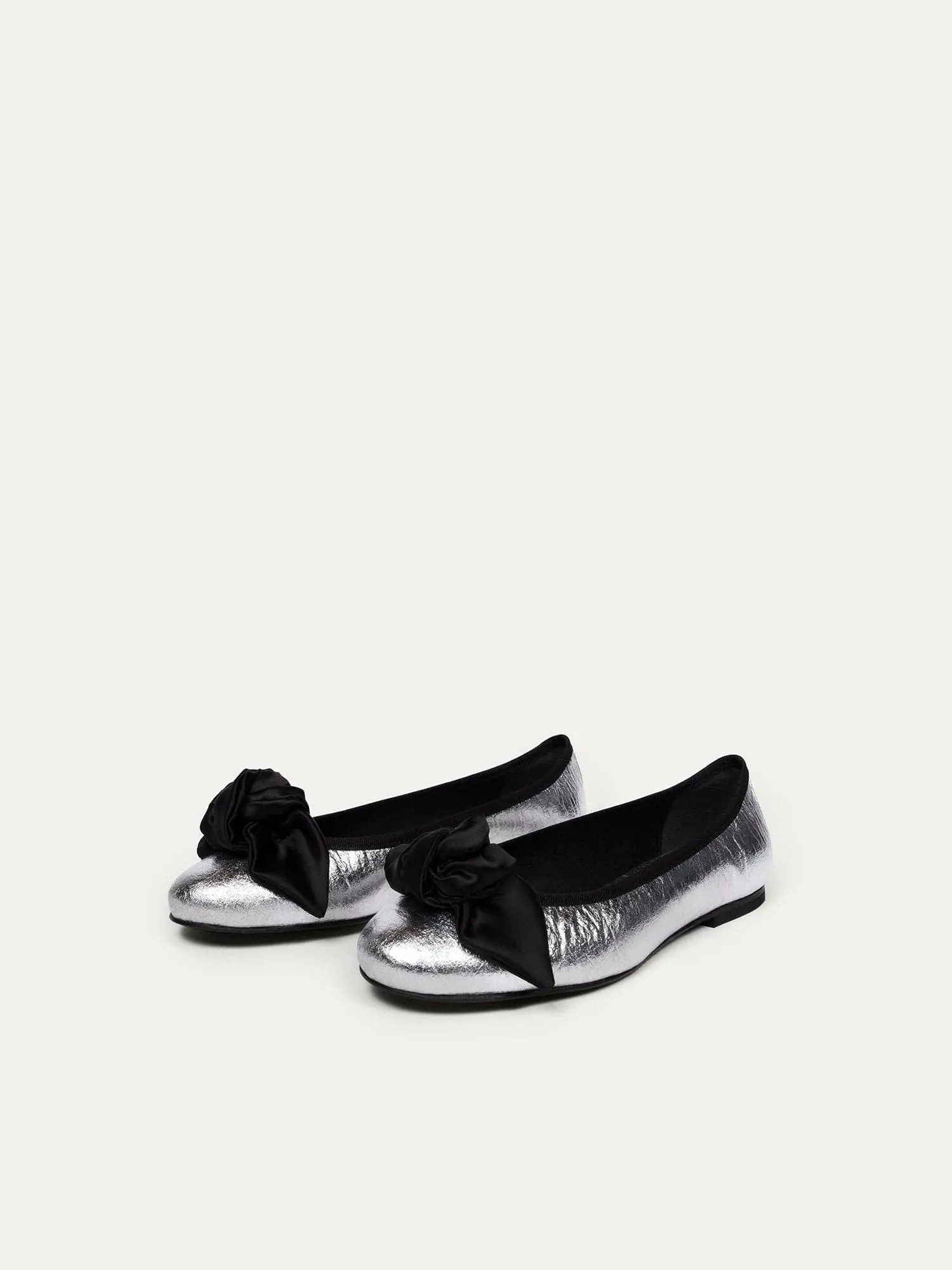 9:30am Hearing in Court Vegan Piñatex Bow Flats | Silver