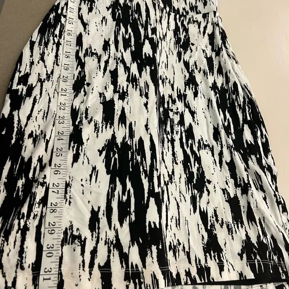 ANN TAYLOR Black and White Sleeveless Sundress with Spaghetti Straps size 2