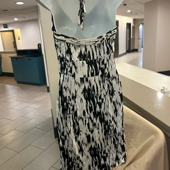 ANN TAYLOR Black and White Sleeveless Sundress with Spaghetti Straps size 2