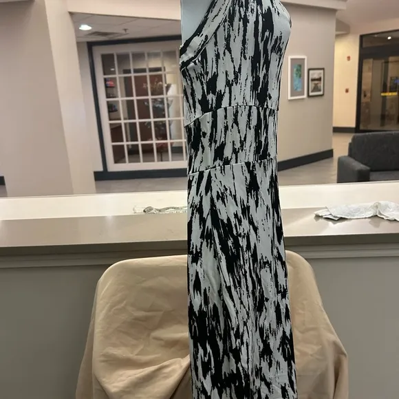 ANN TAYLOR Black and White Sleeveless Sundress with Spaghetti Straps size 2