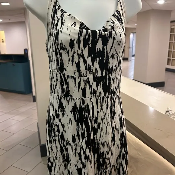 ANN TAYLOR Black and White Sleeveless Sundress with Spaghetti Straps size 2