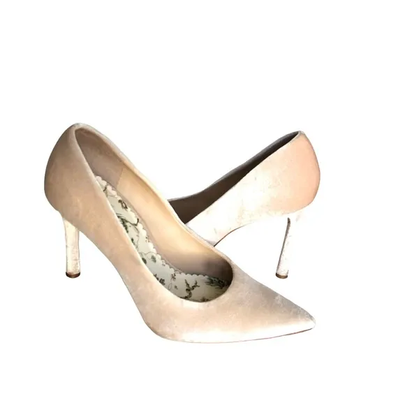 Antonio Melani Cream Nicola Bathie Bonnie Velvet Pumps Heels Women's Size 7.5