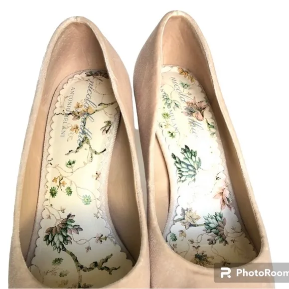 Antonio Melani Cream Nicola Bathie Bonnie Velvet Pumps Heels Women's Size 7.5