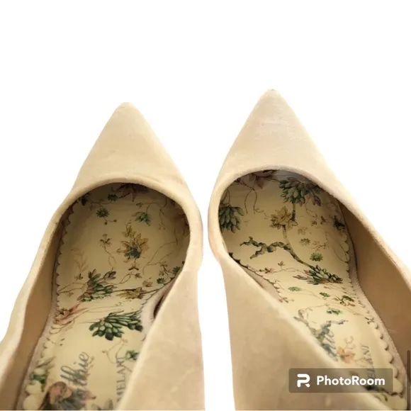 Antonio Melani Cream Nicola Bathie Bonnie Velvet Pumps Heels Women's Size 7.5