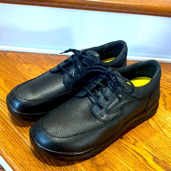 APEX LEGENDS Y900M Men's Walking Shoes 100% Leather Sz 15 LIKE NEW CONDITION’n