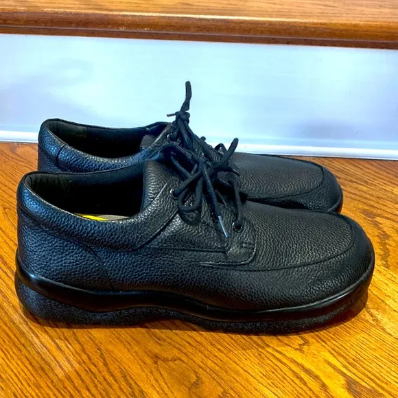 APEX LEGENDS Y900M Men's Walking Shoes 100% Leather Sz 15 LIKE NEW CONDITION’n