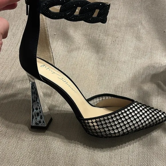 Betsey Johnson SB Jad Fishnet Evening Pump