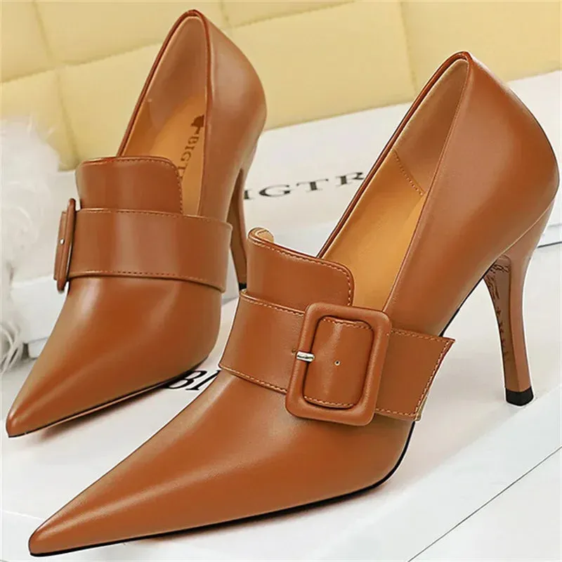 Black Leather Shoes: Buckled Shoes