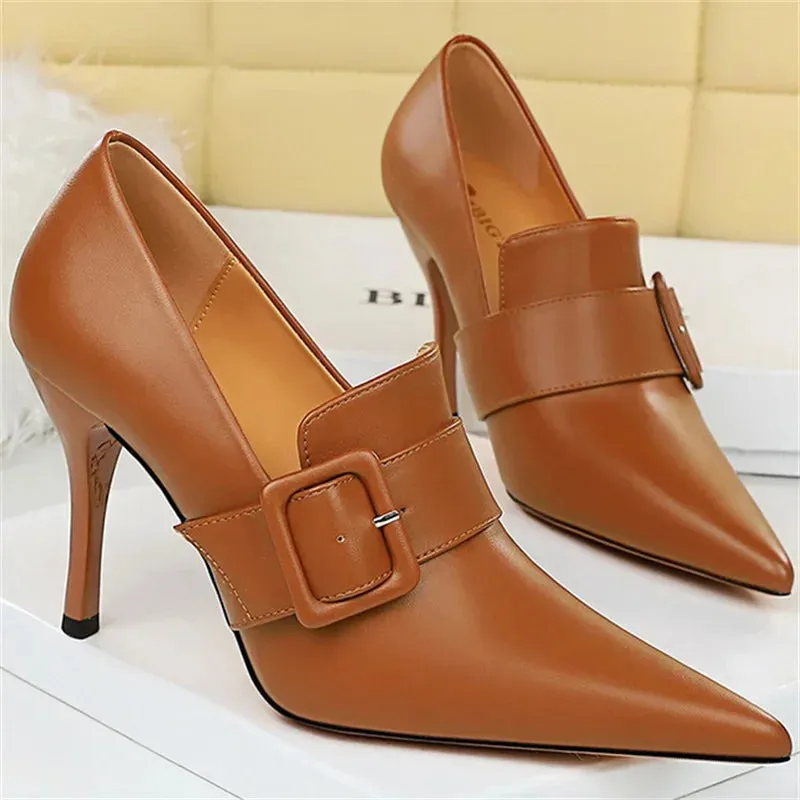 Black Leather Shoes: Buckled Shoes