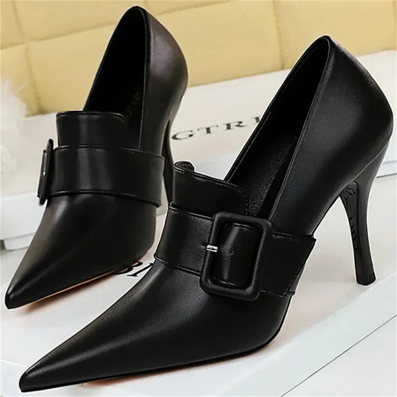 Black Leather Shoes: Buckled Shoes