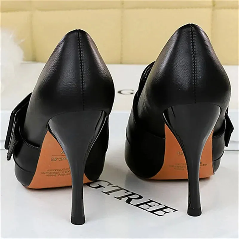 Black Leather Shoes: Buckled Shoes