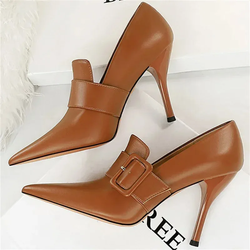 Black Leather Shoes: Buckled Shoes