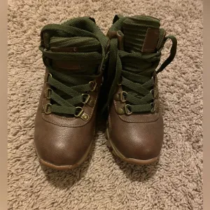 Boy Toddler Shoes Brown With Green Lace RBX US size 13