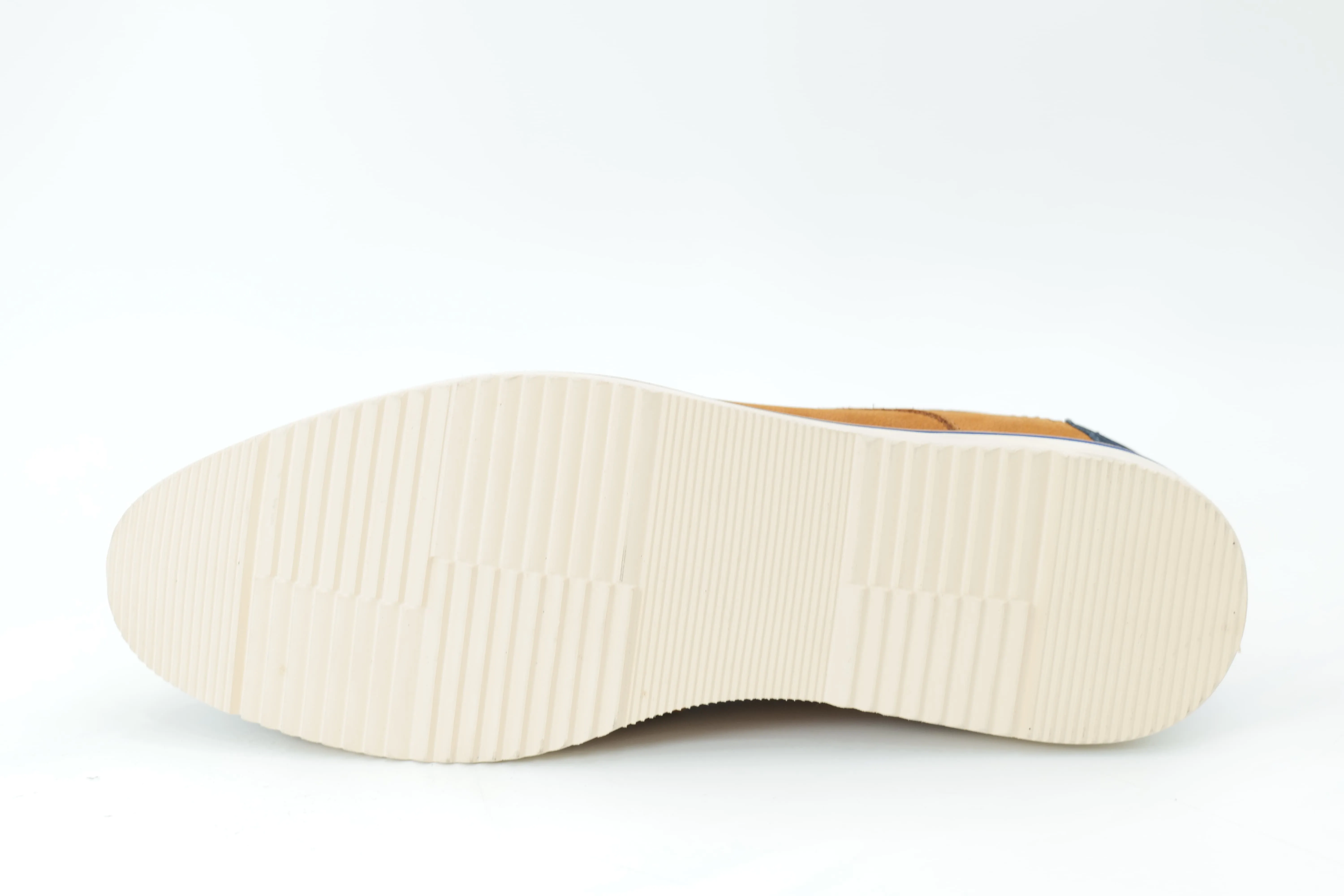 Casual shoes