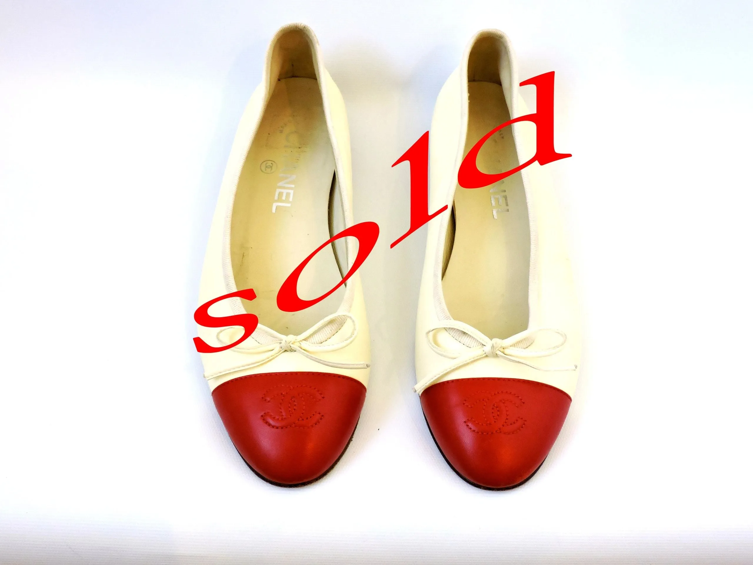 Chanel Cap-Toe Flat Size 37.5 It (7.5 Us)