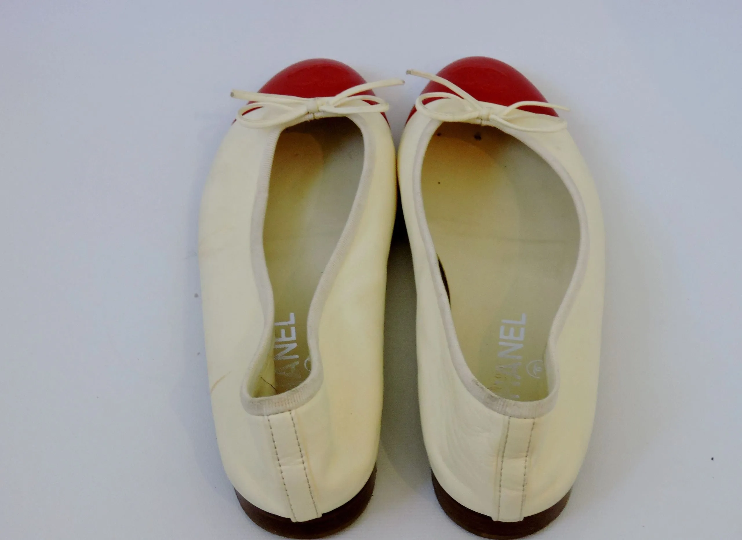 Chanel Cap-Toe Flat Size 37.5 It (7.5 Us)