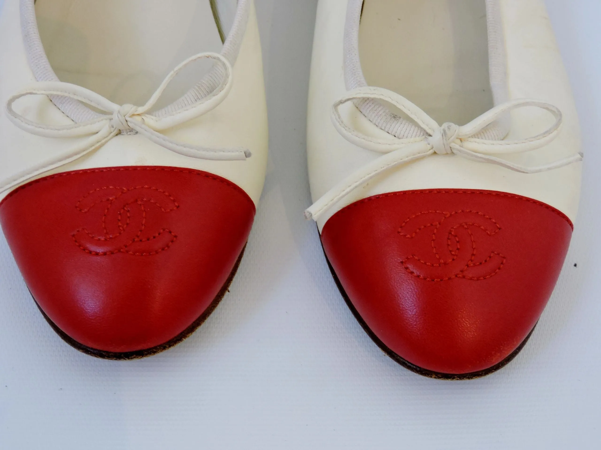 Chanel Cap-Toe Flat Size 37.5 It (7.5 Us)