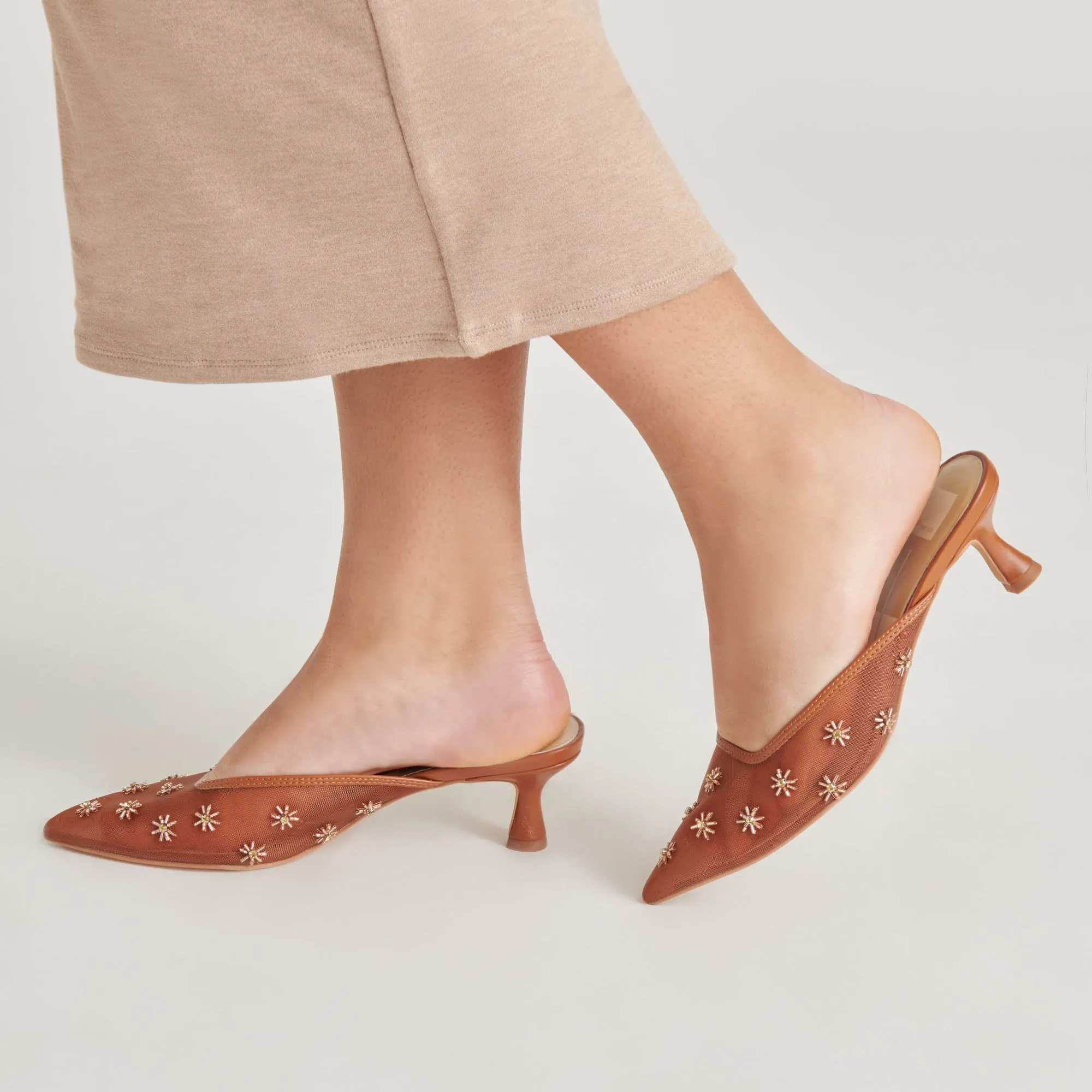 CLARA WIDE HEELS SADDLE MESH