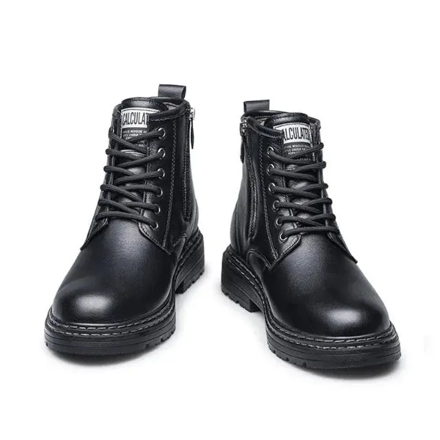 Classic fashion boots slip resistant, waterproof, comfortable and high quality.