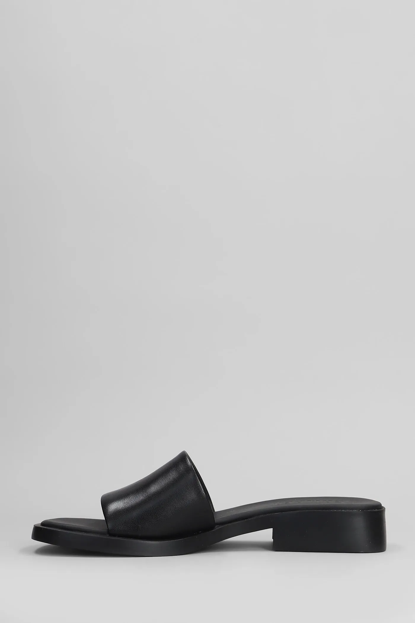 Dana Flats in black leather