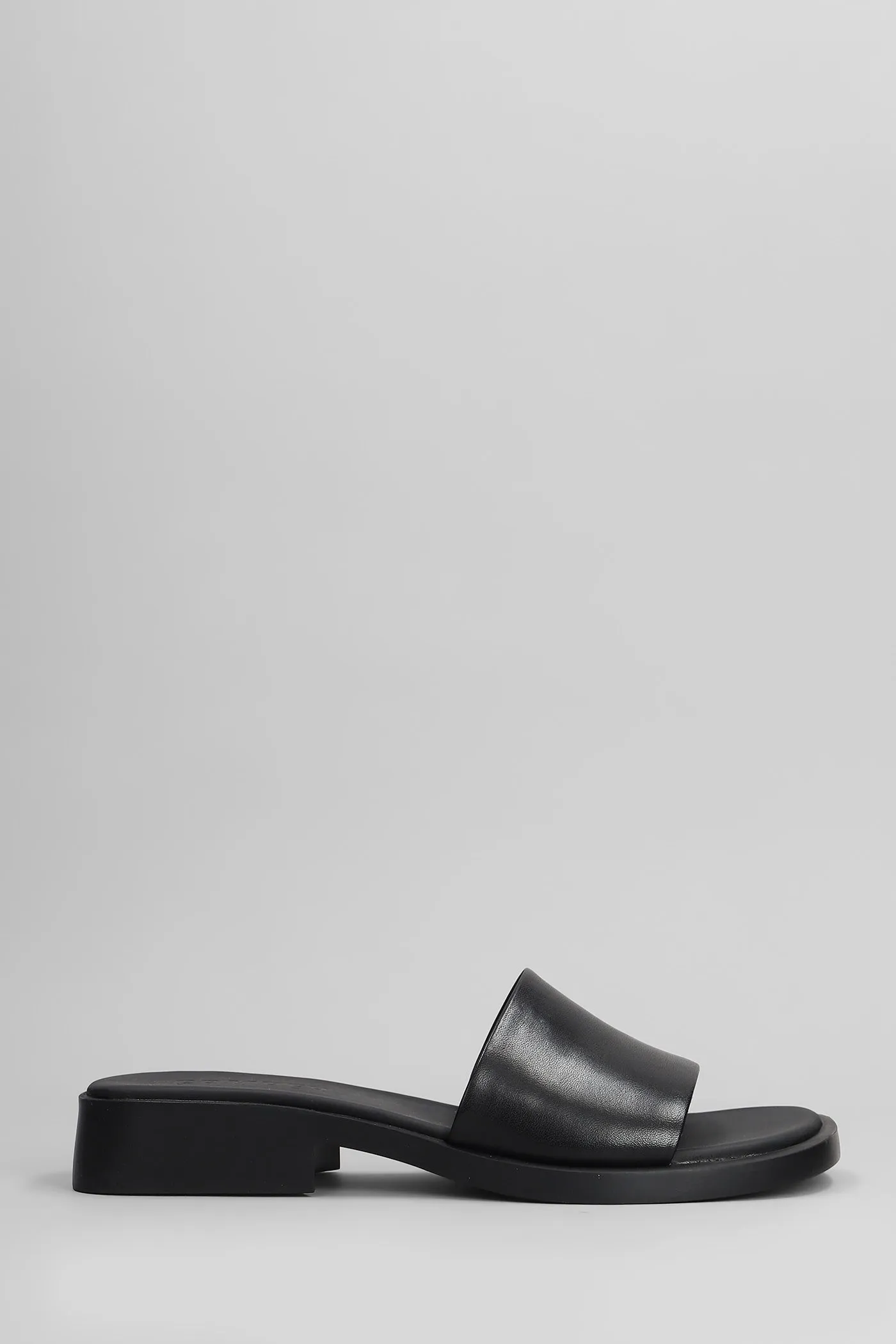 Dana Flats in black leather
