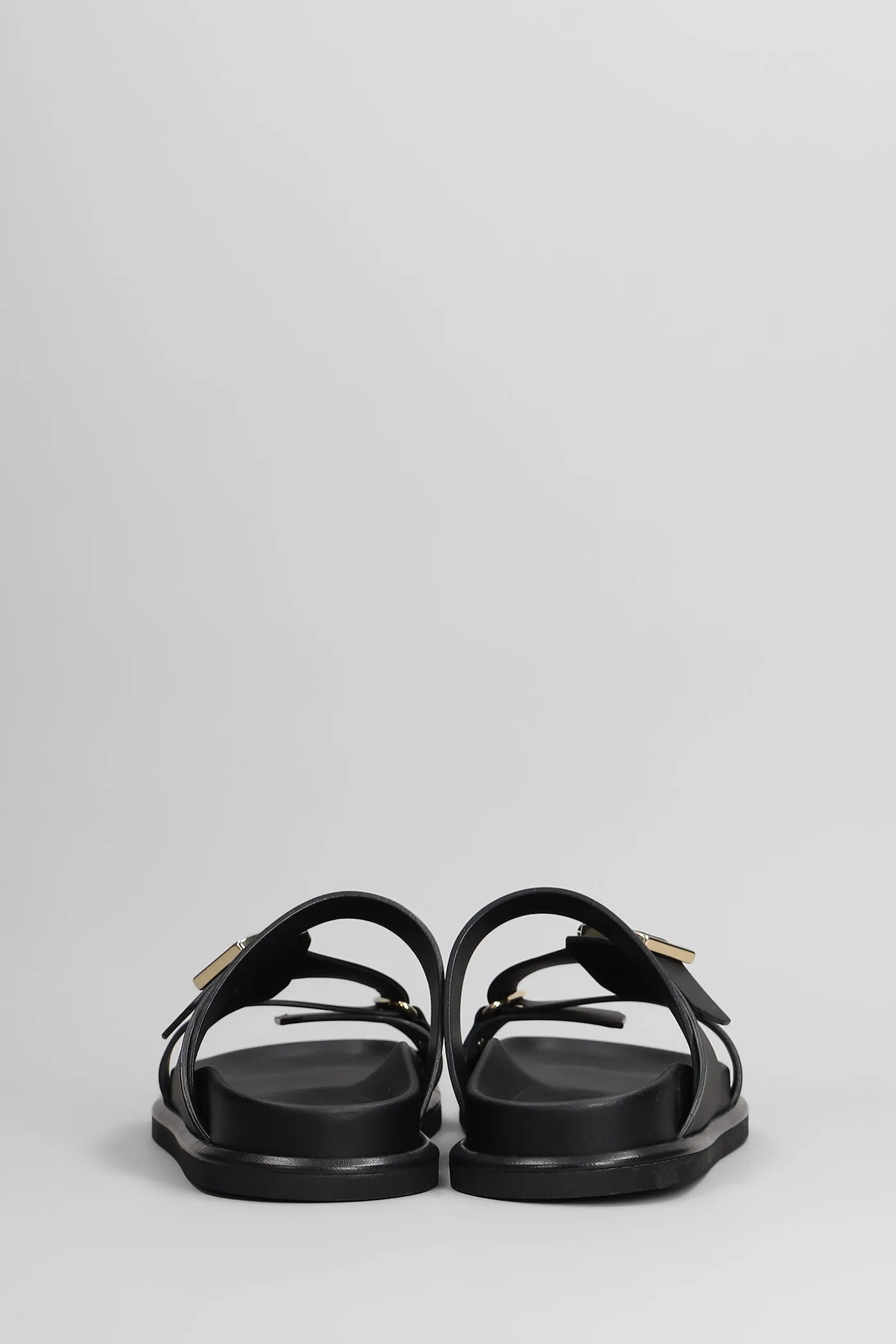 Flats in black leather