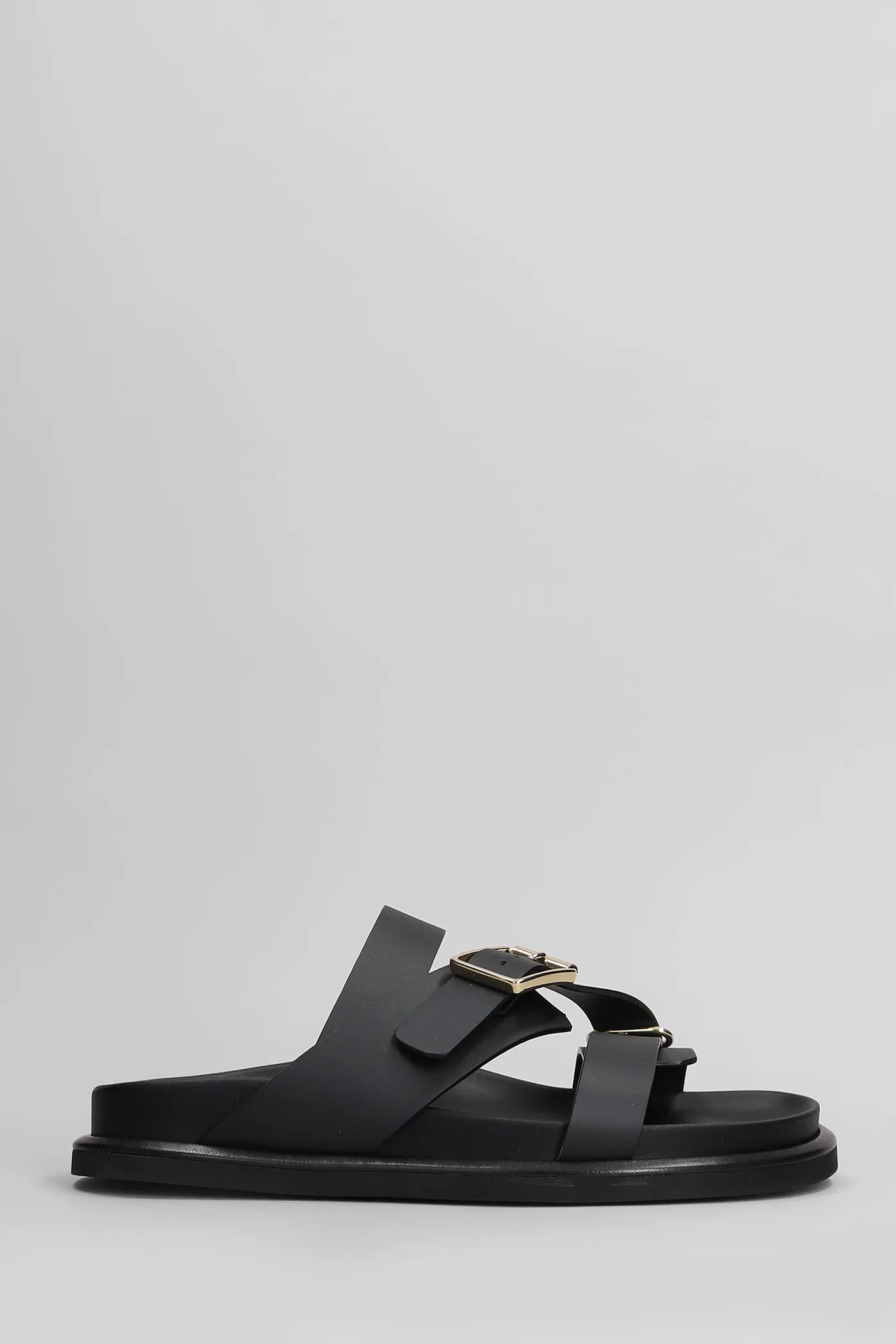 Flats in black leather