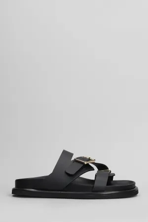 Flats in black leather