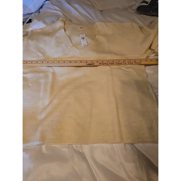 GAP Lightweight Women's V-Neck Long Sleeve Sweater Cream Size XL