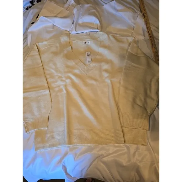 GAP Lightweight Women's V-Neck Long Sleeve Sweater Cream Size XL