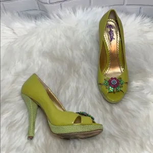 Hale Bob Green Flower  Platform Heels Size 6.5