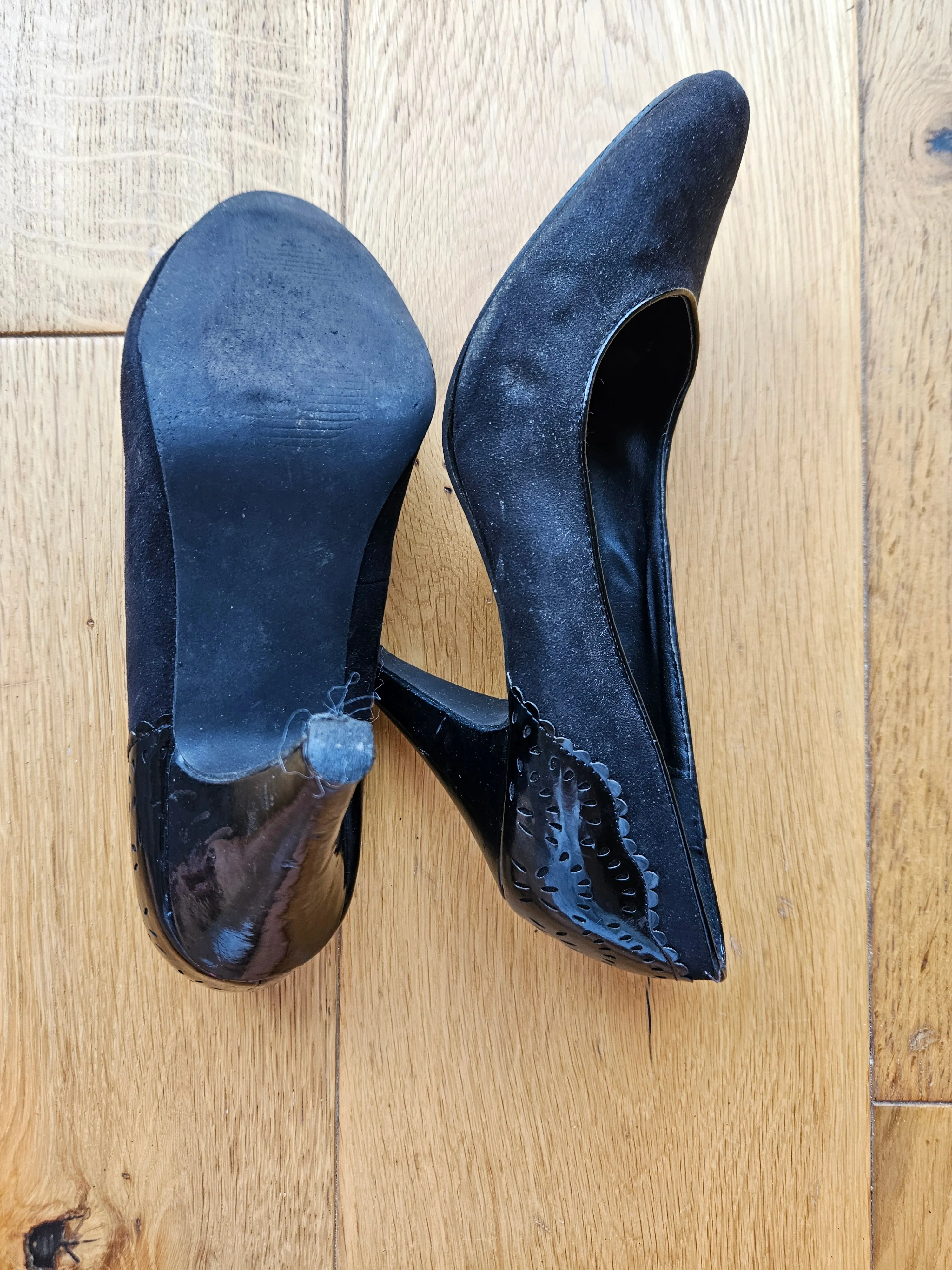 Heavily Worn Black Work Shoes - UK6