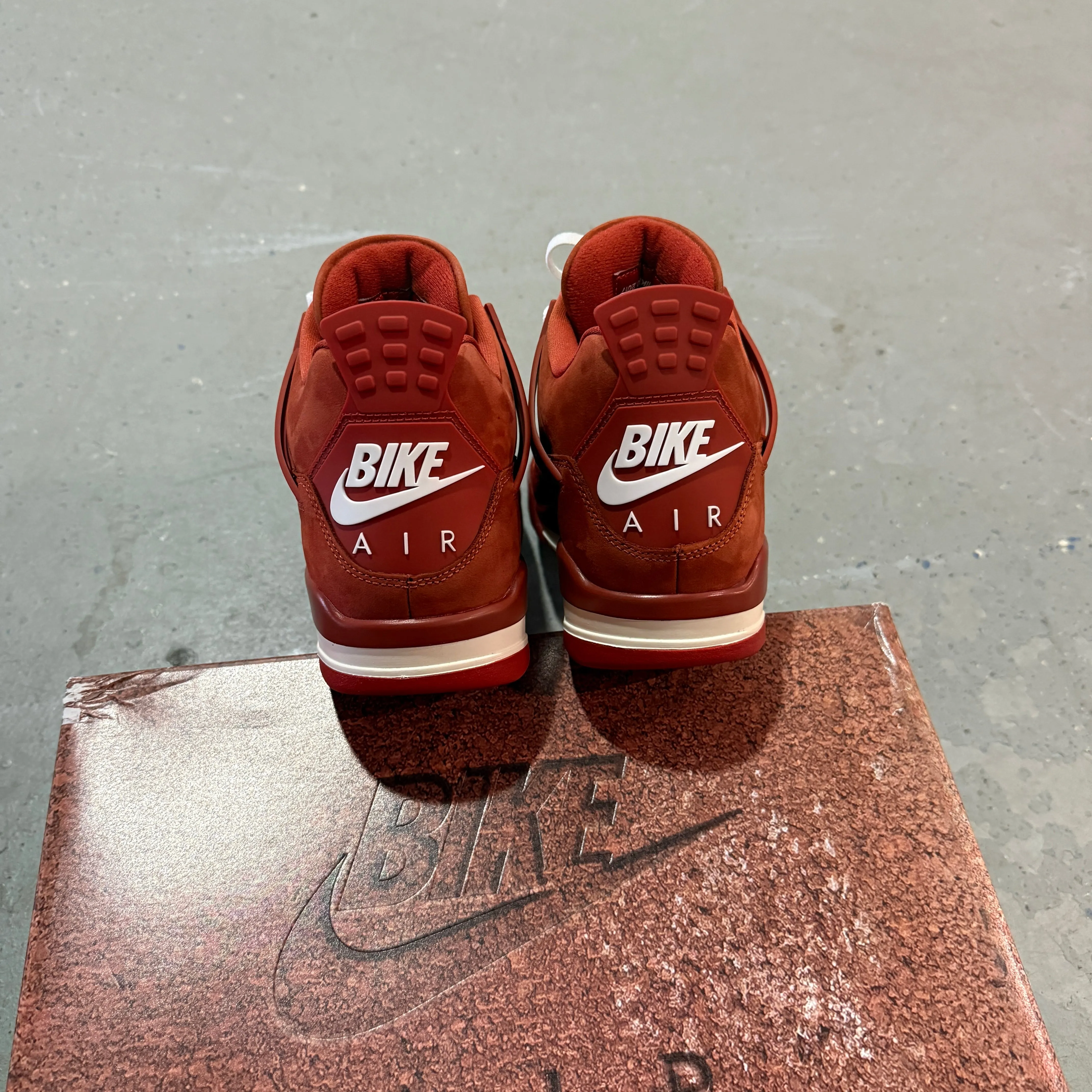 Jordan 4 Nigel Sylvestor Brick by Brick *pre-owned* (SIZE 9) *excluded from discount*