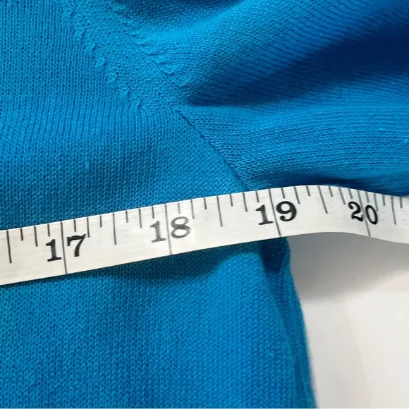 Lafayette 148 New York Lightweight Sweater in Blue, size Large.