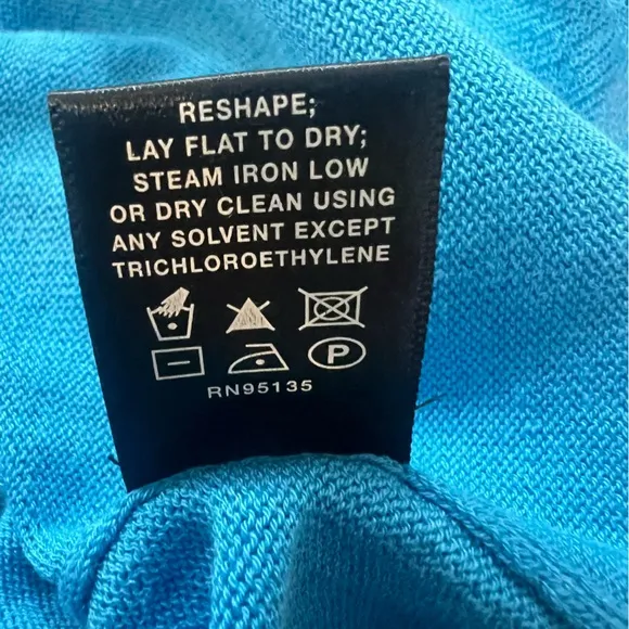 Lafayette 148 New York Lightweight Sweater in Blue, size Large.