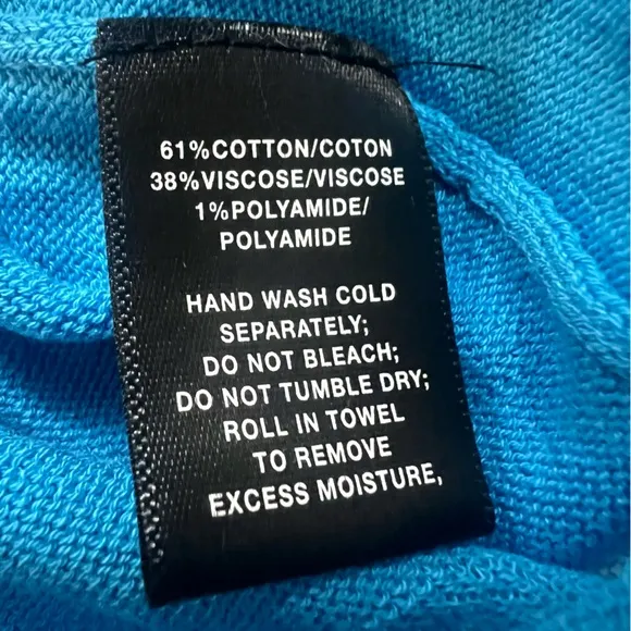 Lafayette 148 New York Lightweight Sweater in Blue, size Large.