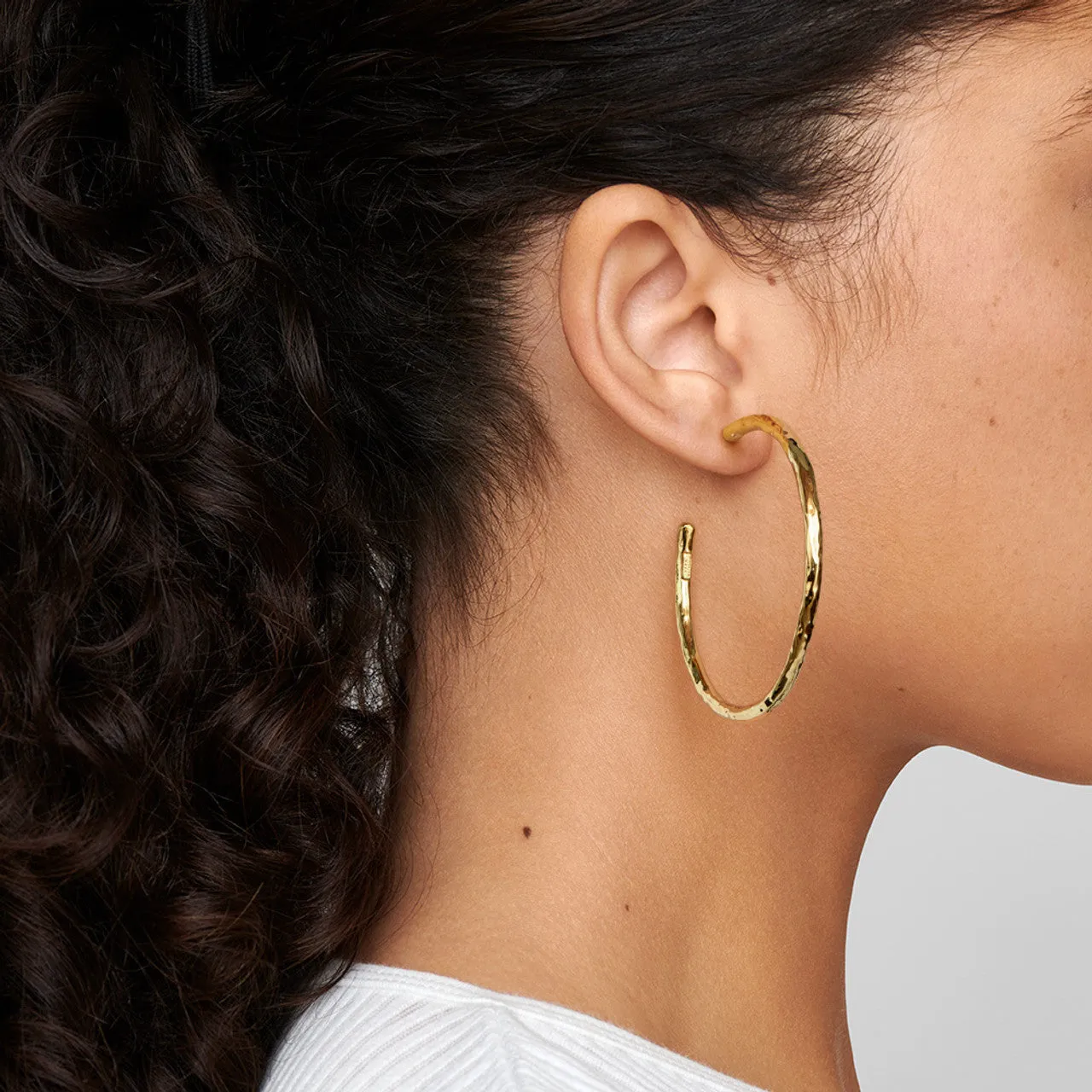 Large Hoop Earrings in 18K Gold