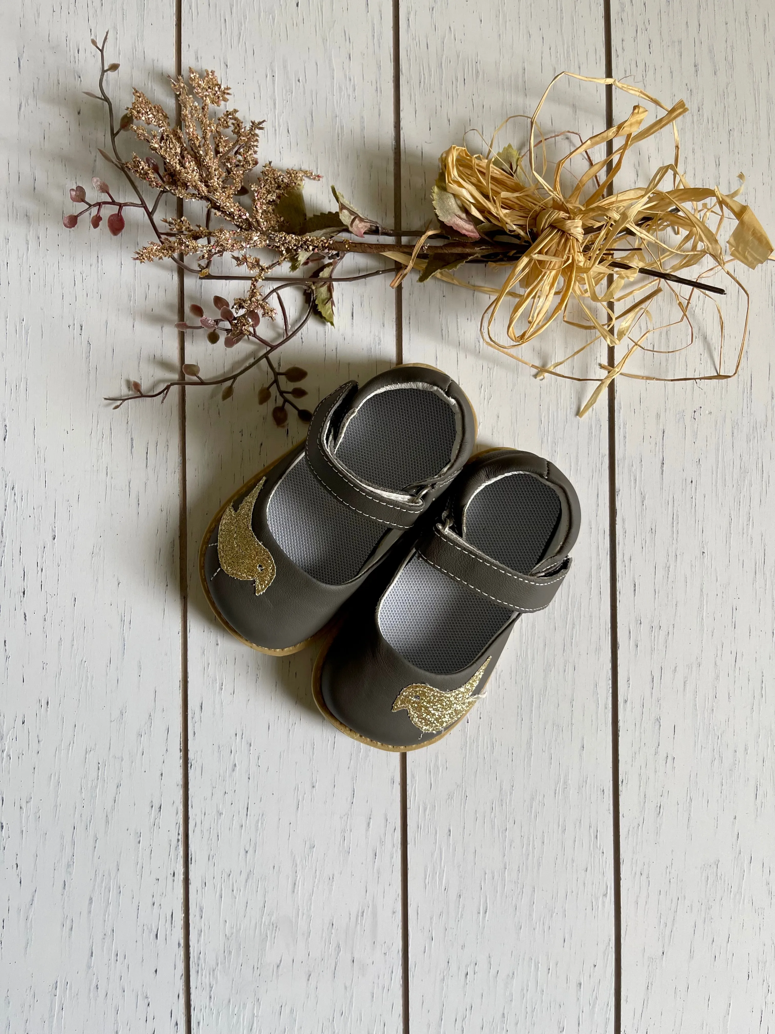 Leather bird strap girl shoes