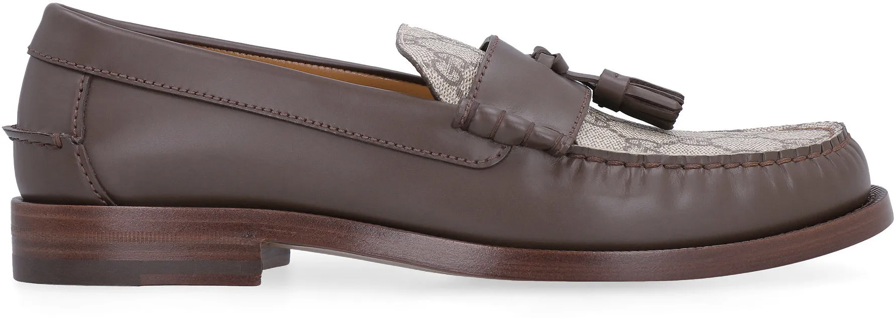 Leather loafers with decorative tassels