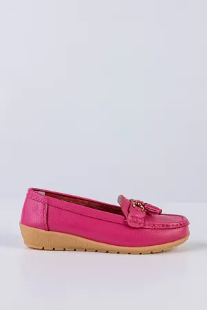 Leather moccasins with tassels