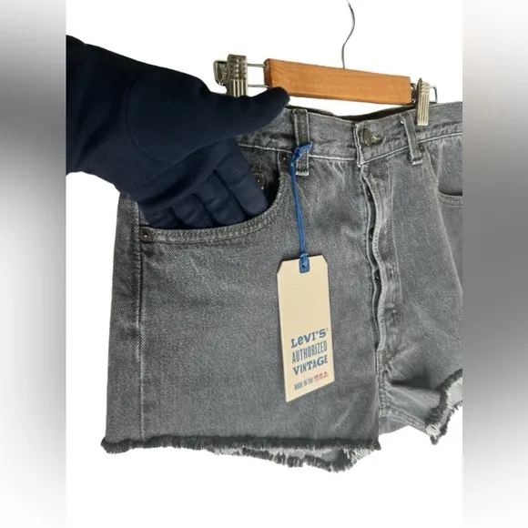 Levis Authorized Vintage 501 Women’s Raw Cut-off Hem Shorts