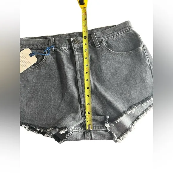 Levis Authorized Vintage 501 Women’s Raw Cut-off Hem Shorts