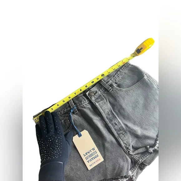 Levis Authorized Vintage 501 Women’s Raw Cut-off Hem Shorts