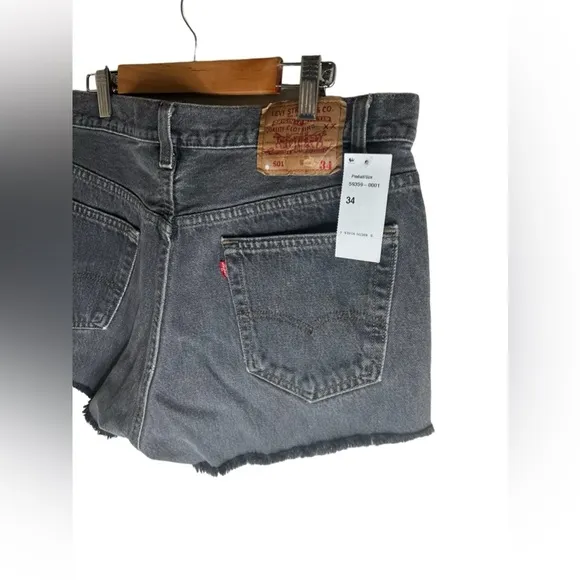 Levis Authorized Vintage 501 Women’s Raw Cut-off Hem Shorts