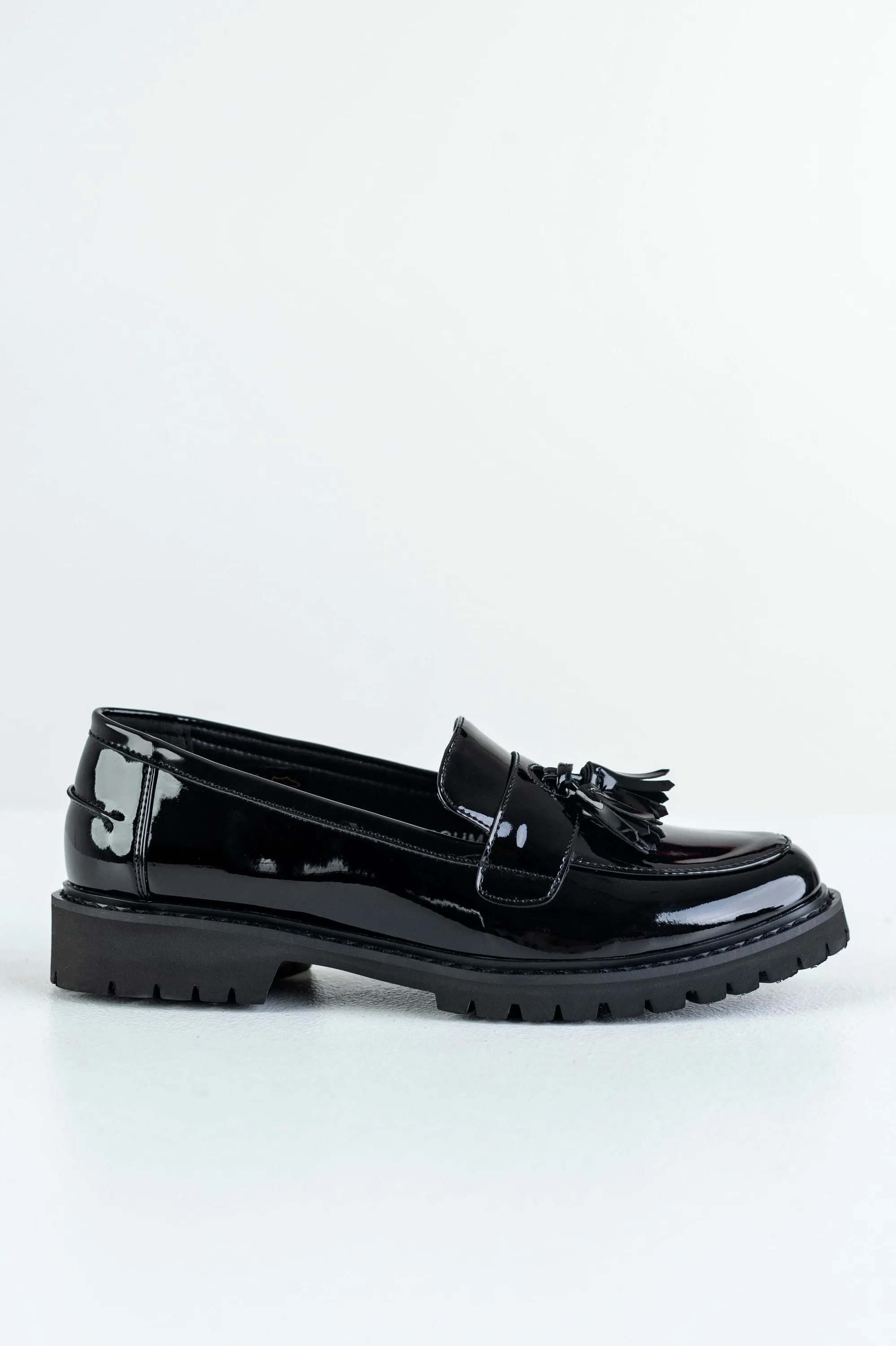 Loafers with tassels