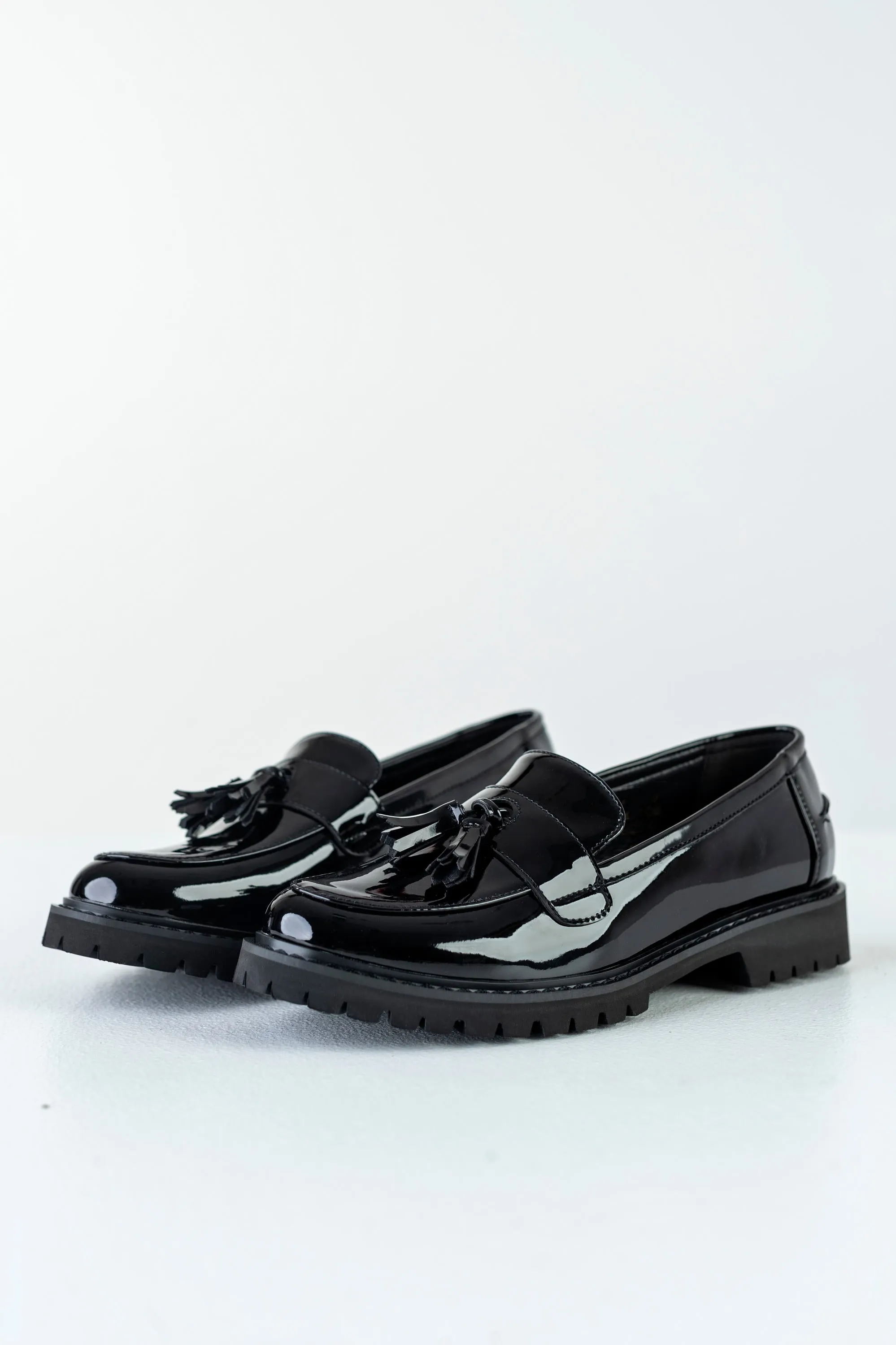 Loafers with tassels