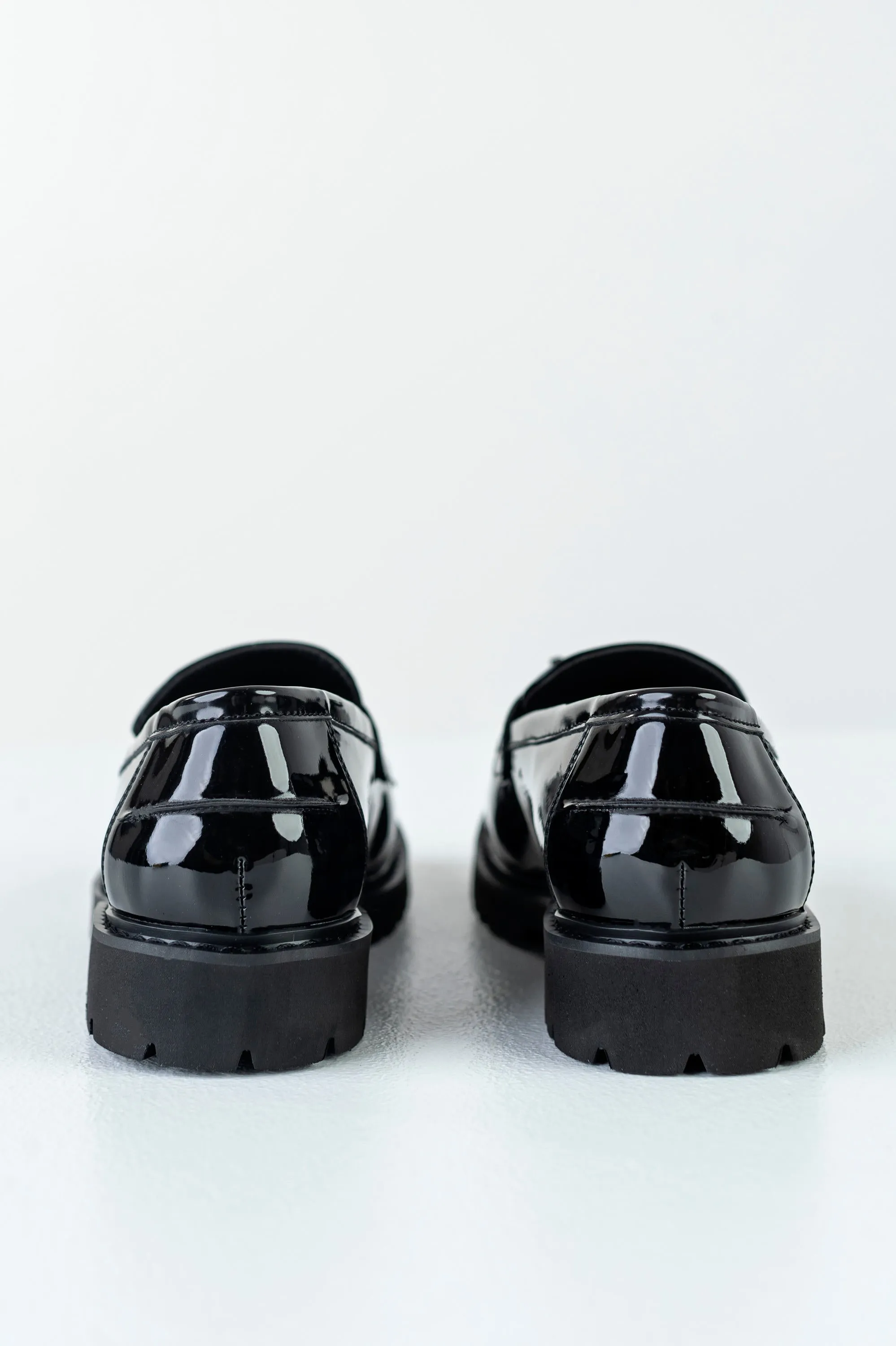 Loafers with tassels
