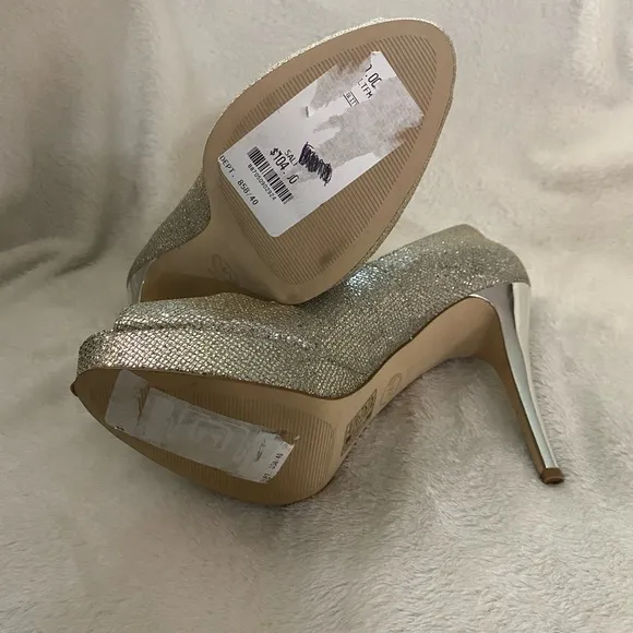 MICHAEL KORS silver heels *NEW*