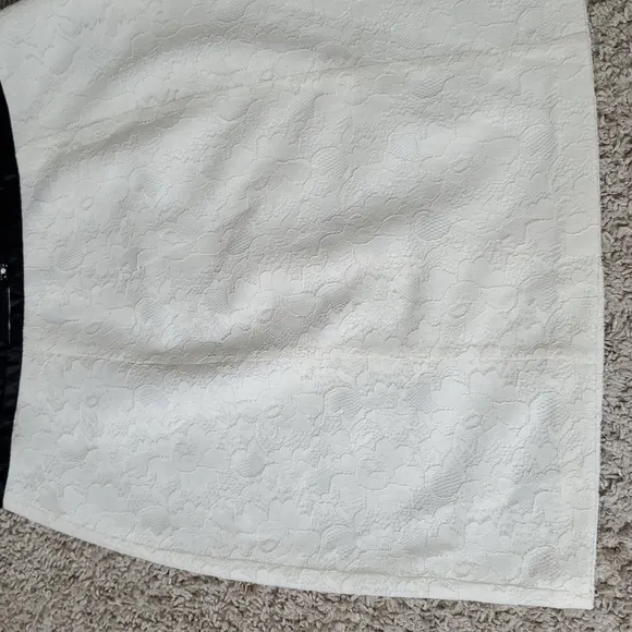 New Forever 21 skirt casual lightweight elegant sz L super rare white