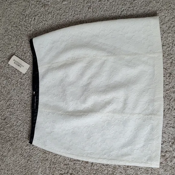New Forever 21 skirt casual lightweight elegant sz L super rare white